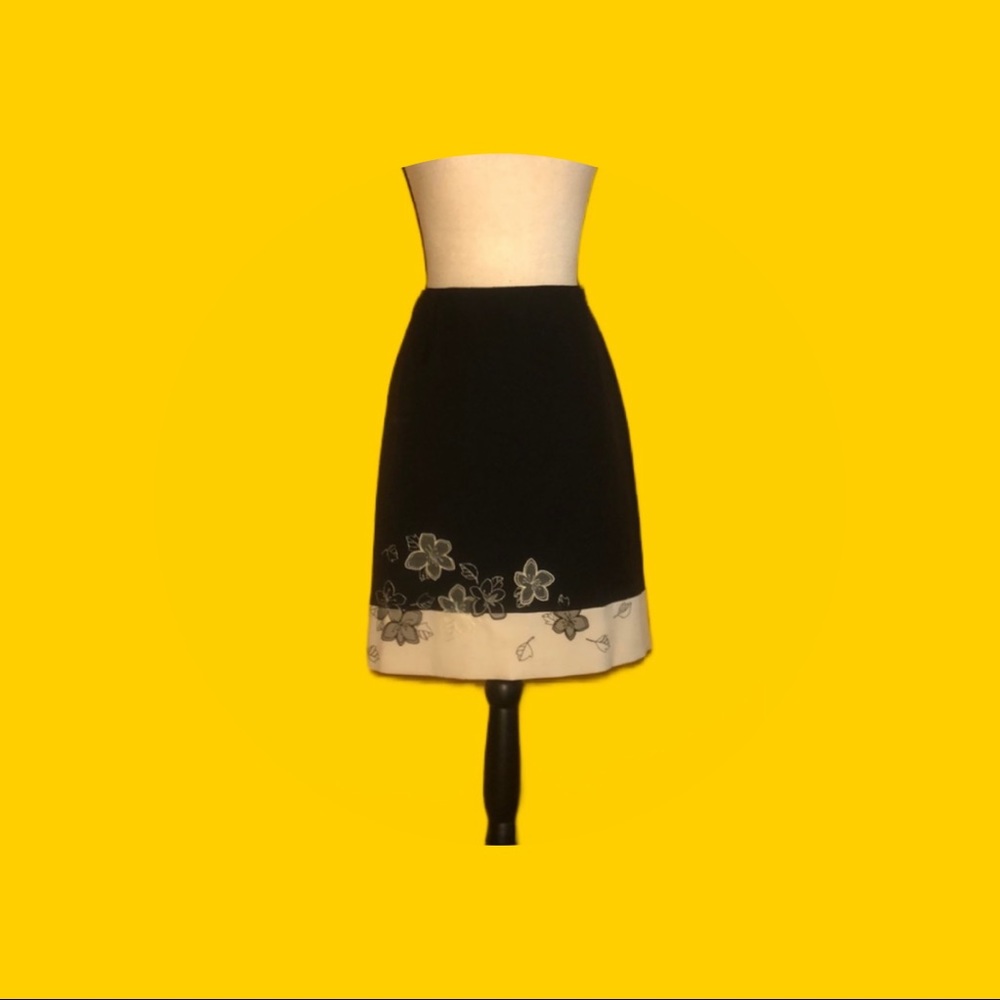 🆕 Ann Taylor 🟠 above the knee wool skirt